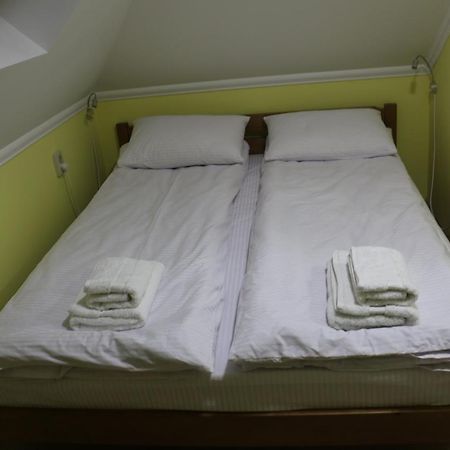 Sweet Home Hostel / Guest House Chernivtsi Bagian luar foto