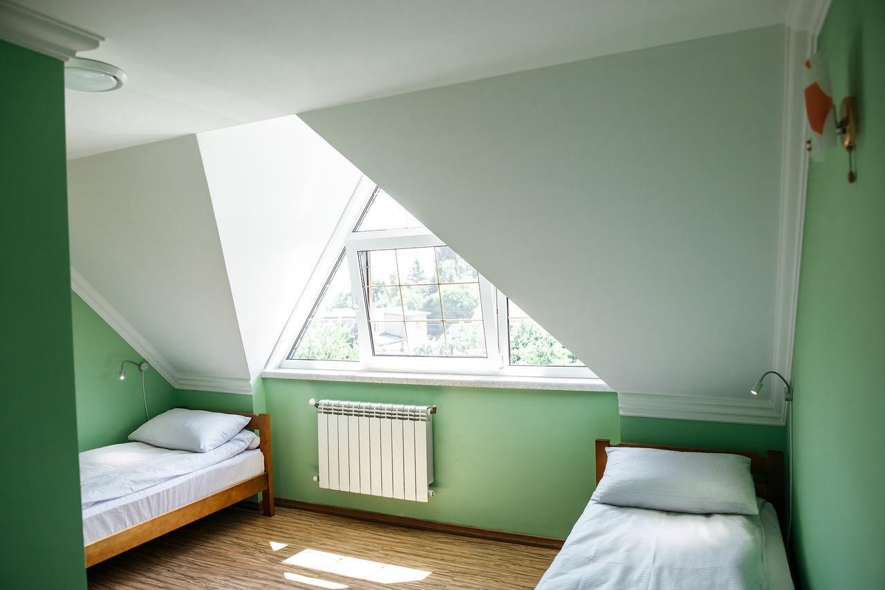 Sweet Home Hostel / Guest House Chernivtsi Bagian luar foto