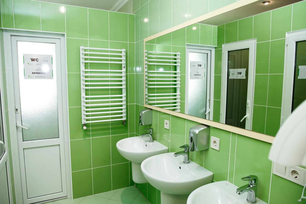 Sweet Home Hostel / Guest House Chernivtsi Bagian luar foto