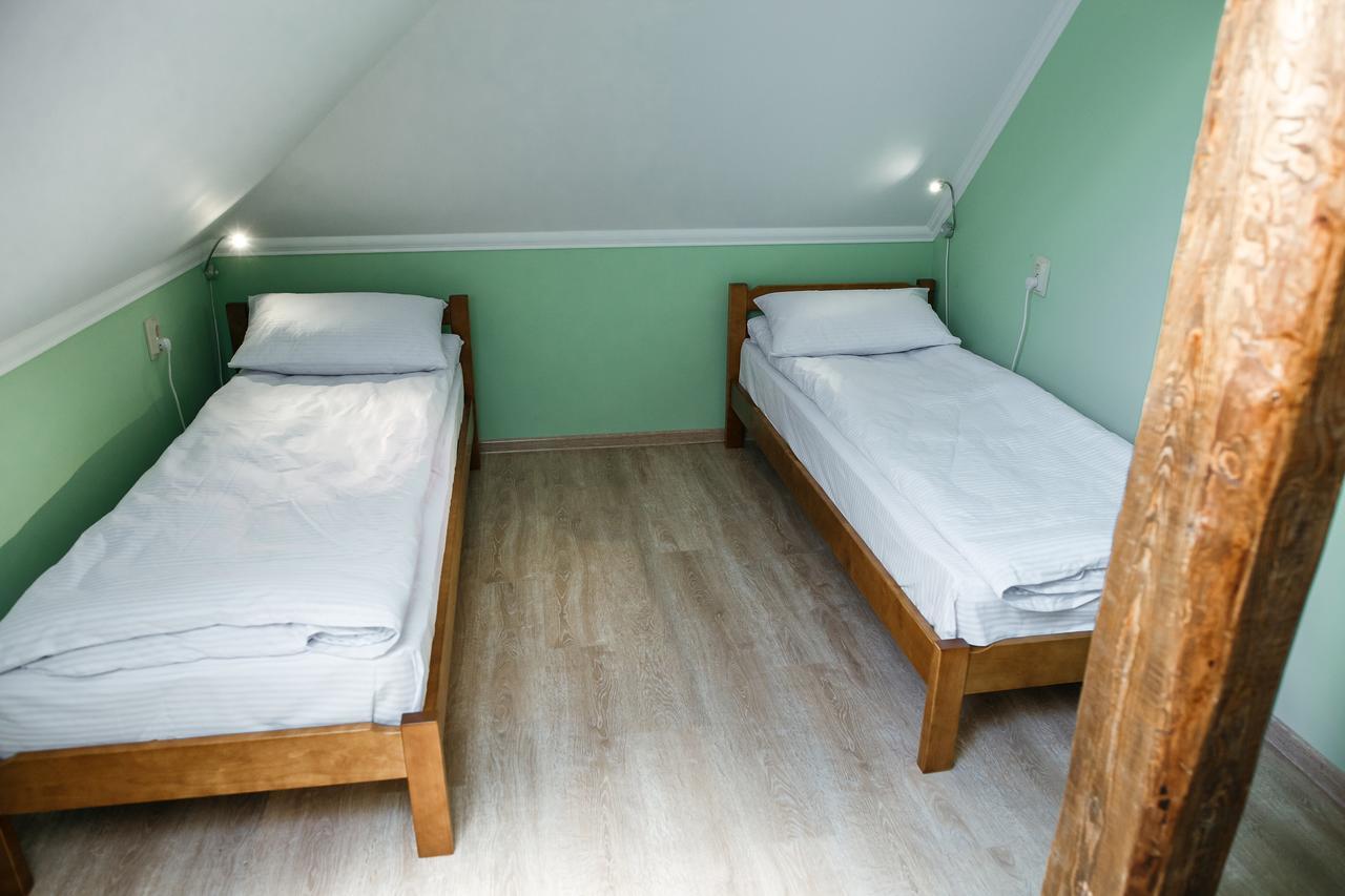 Sweet Home Hostel / Guest House Chernivtsi Bagian luar foto