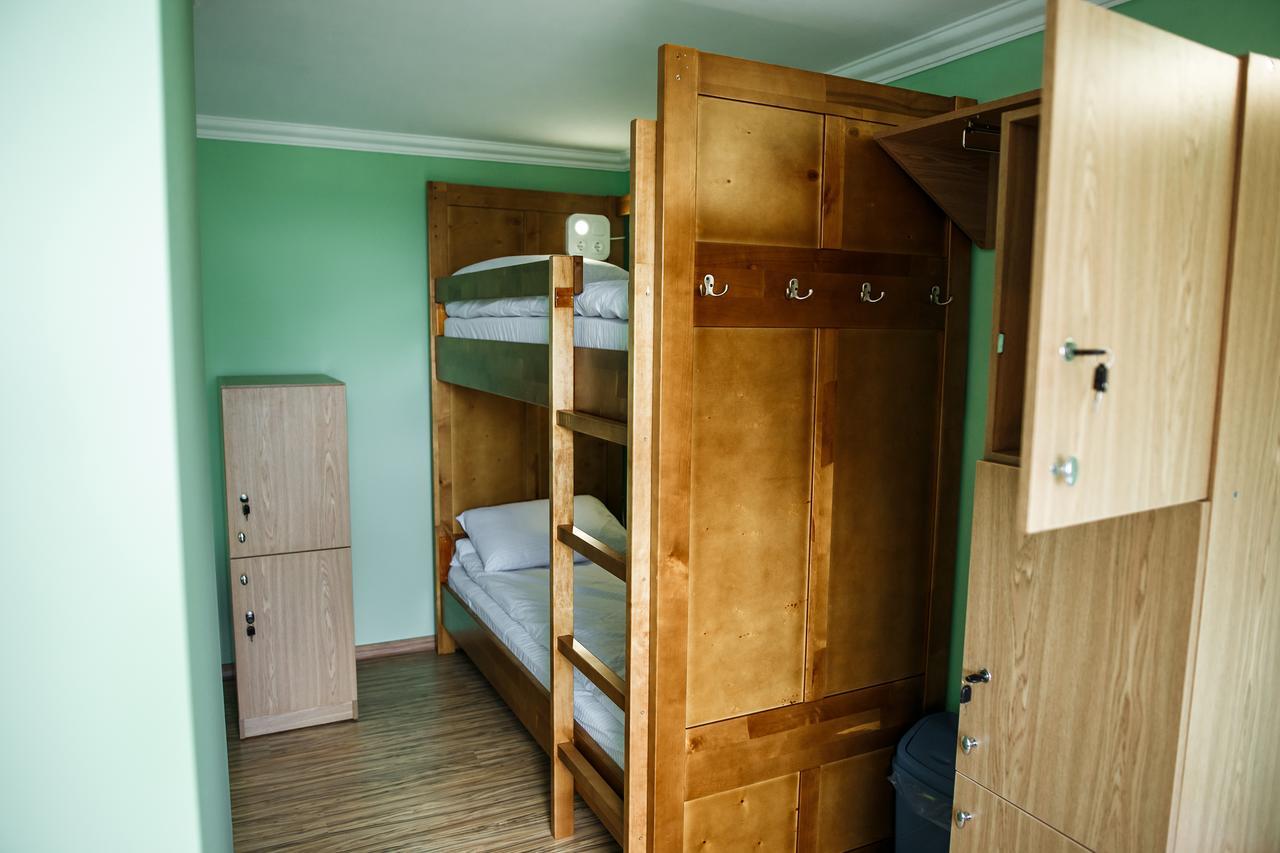 Sweet Home Hostel / Guest House Chernivtsi Bagian luar foto