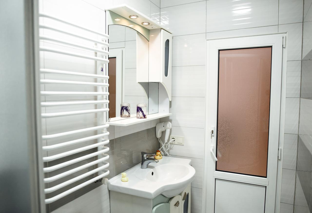 Sweet Home Hostel / Guest House Chernivtsi Bagian luar foto