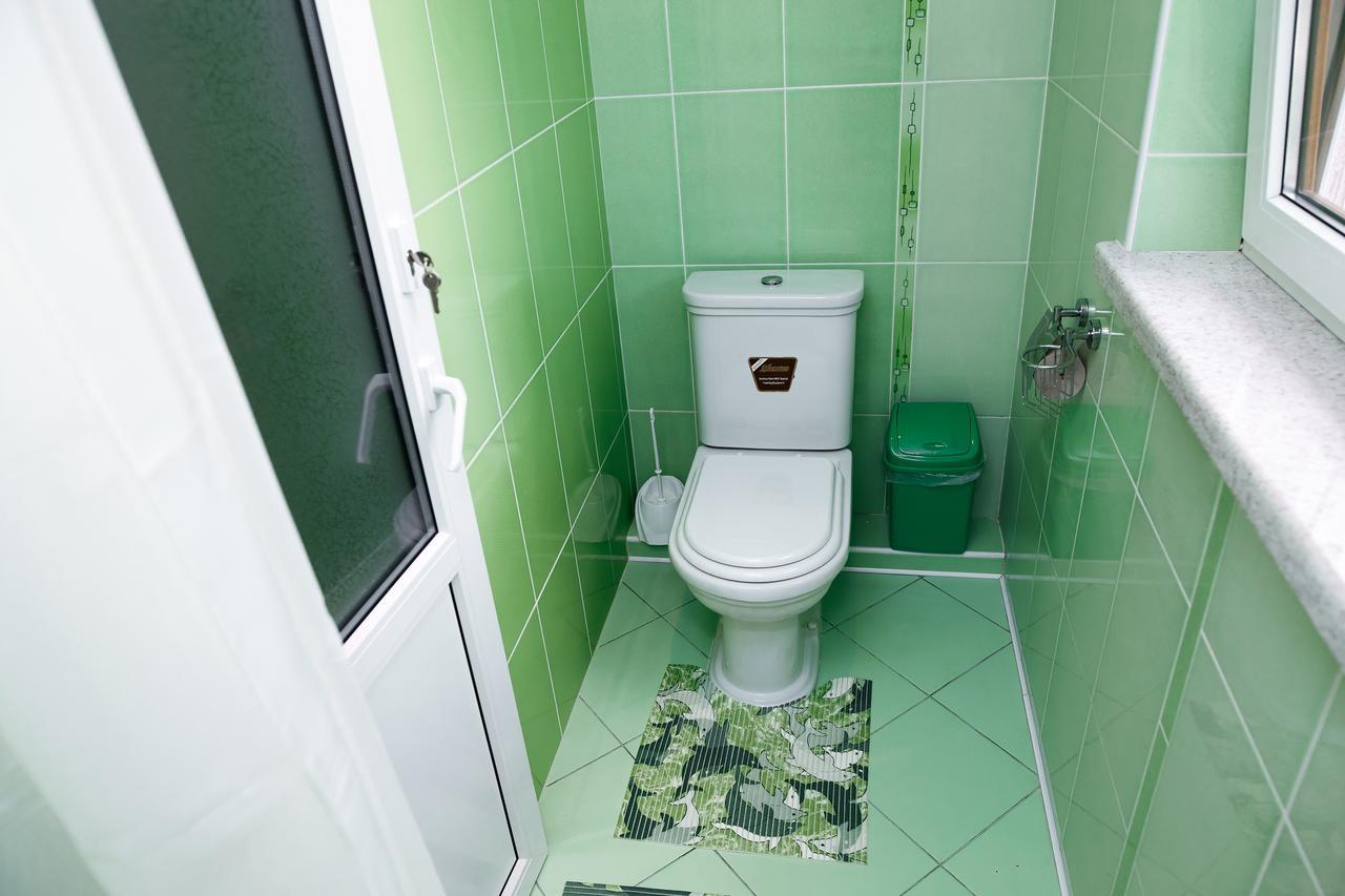 Sweet Home Hostel / Guest House Chernivtsi Bagian luar foto