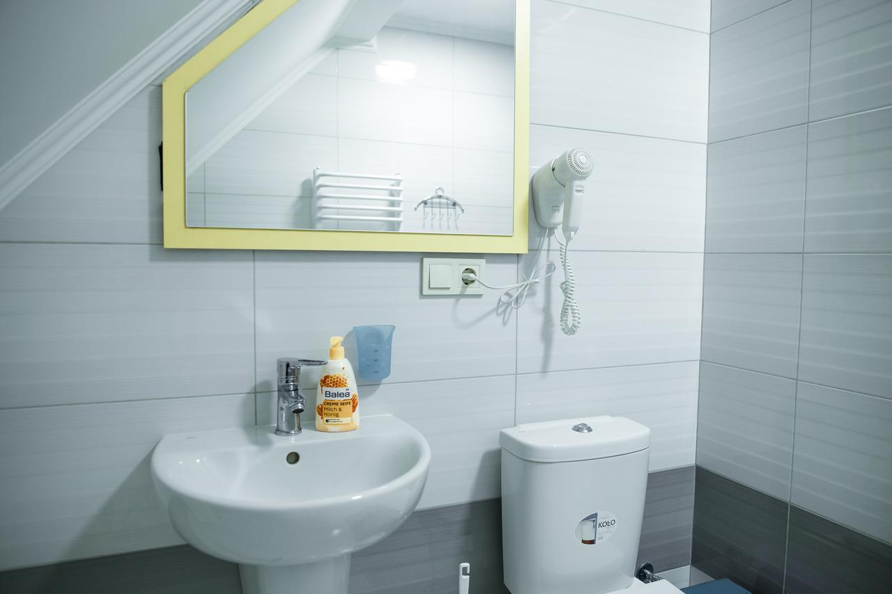 Sweet Home Hostel / Guest House Chernivtsi Bagian luar foto