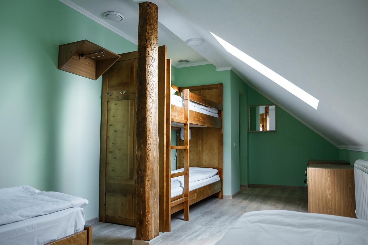 Sweet Home Hostel / Guest House Chernivtsi Bagian luar foto