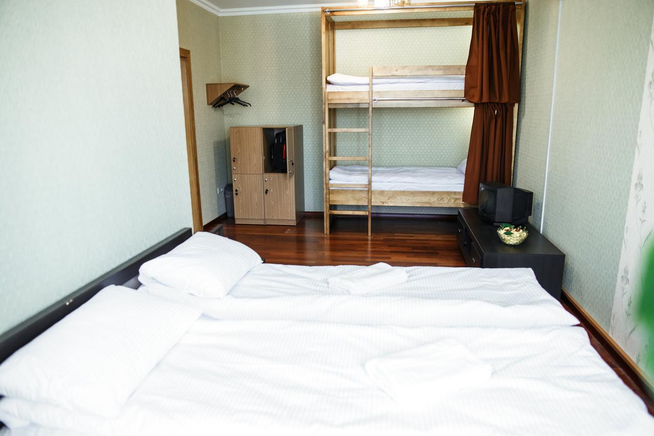 Sweet Home Hostel / Guest House Chernivtsi Bagian luar foto