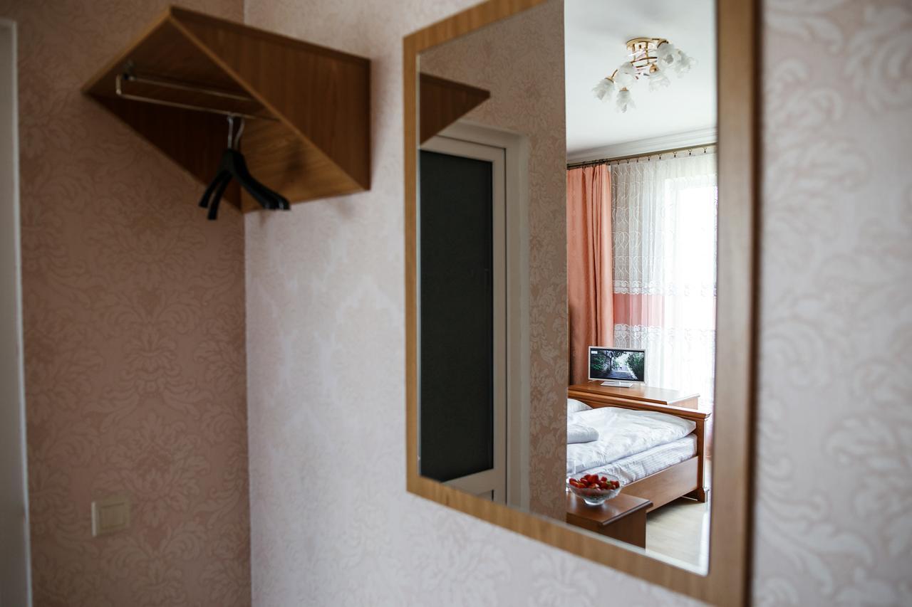 Sweet Home Hostel / Guest House Chernivtsi Bagian luar foto