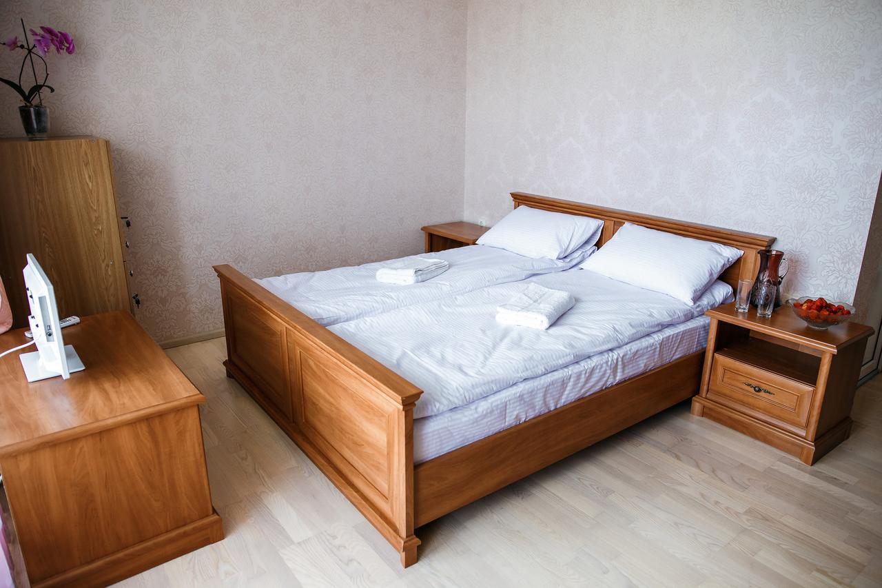 Sweet Home Hostel / Guest House Chernivtsi Bagian luar foto