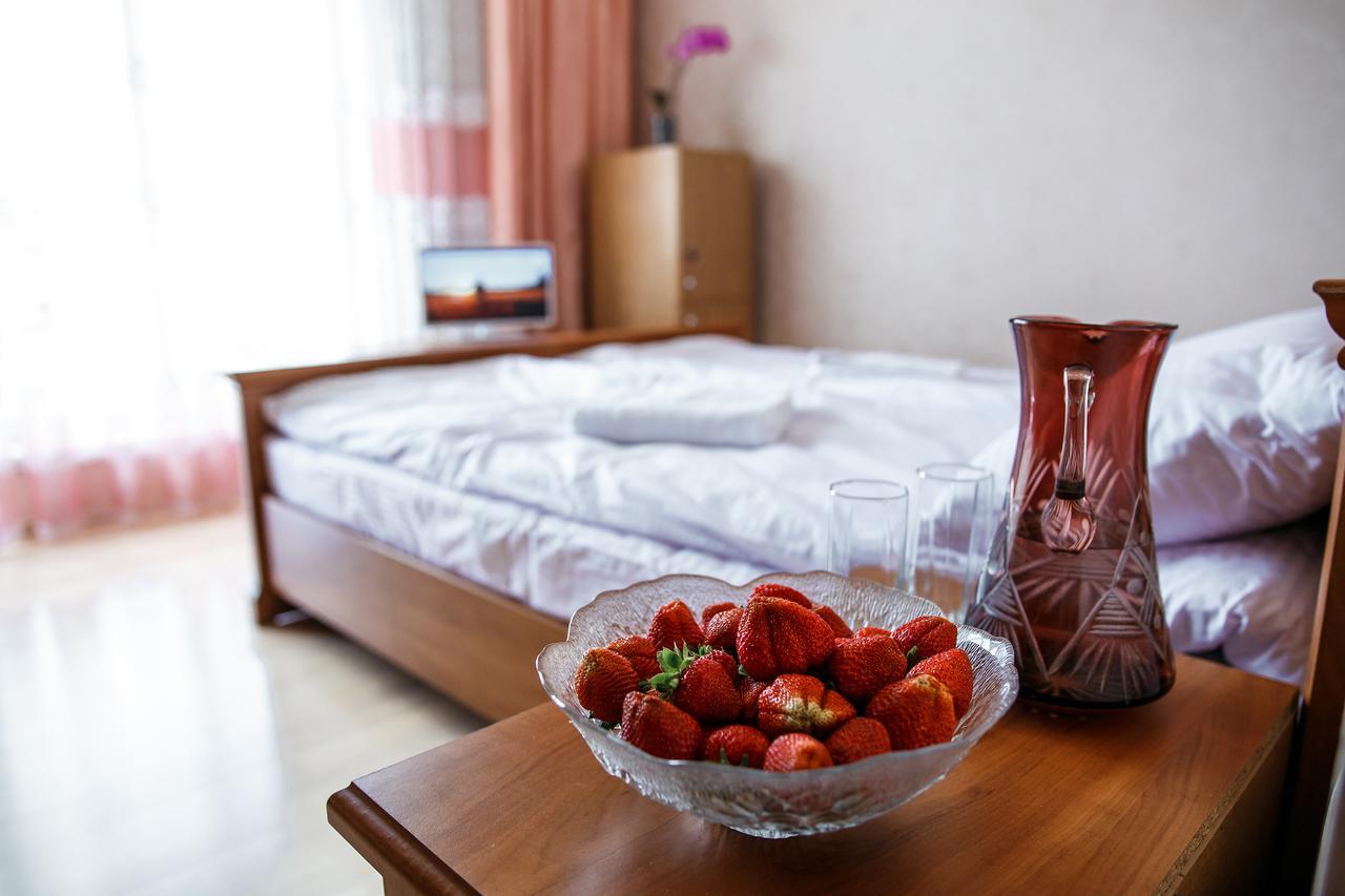 Sweet Home Hostel / Guest House Chernivtsi Bagian luar foto