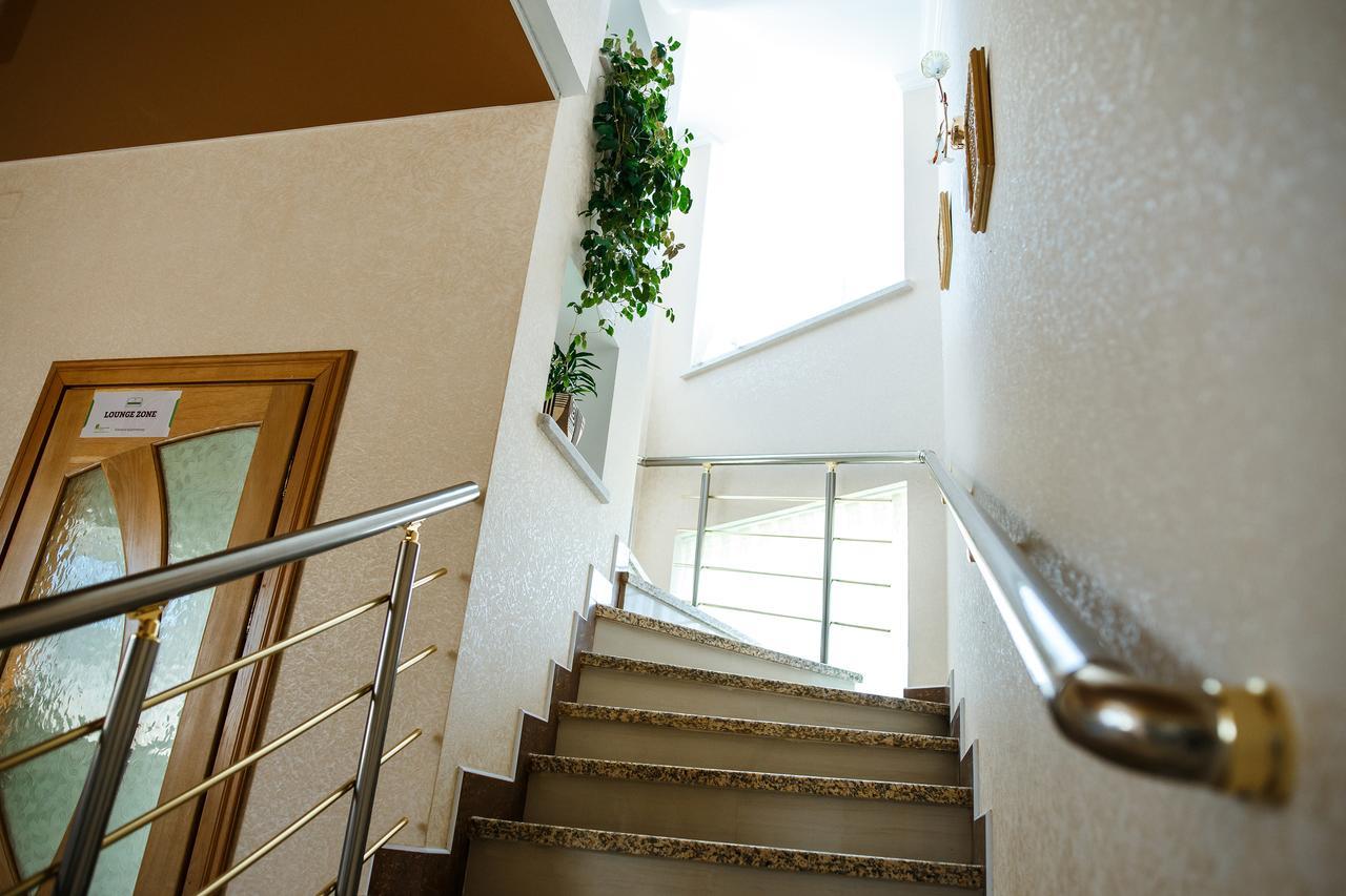 Sweet Home Hostel / Guest House Chernivtsi Bagian luar foto