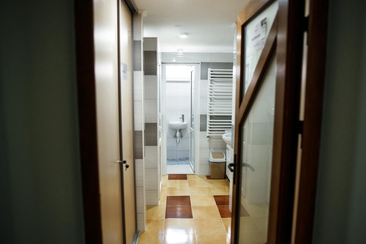 Sweet Home Hostel / Guest House Chernivtsi Bagian luar foto